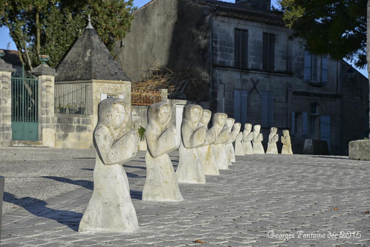 De Charme Et D'Eau Acomodação com café da manhã Saint-Savinien Exterior foto